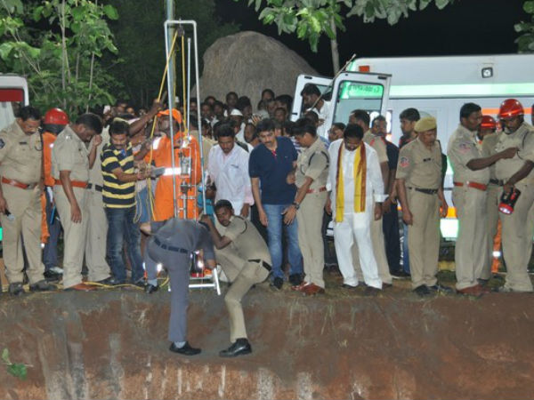 వర్షంలోనూ జోరుగా...