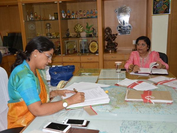 డిచ్పల్లిలో మానవతా సదన్ పిల్లలకు తల్లిలా..