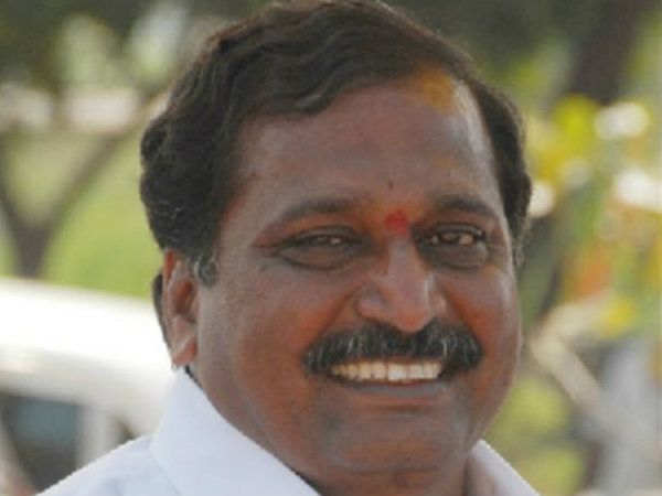 నంద్యాల వదిలివెళ్ళాలని చక్రపాణిరె్డ్డి కోసం పోలీసులు