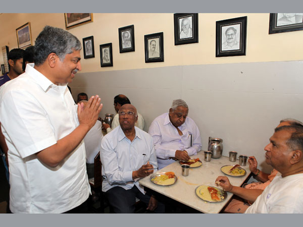 ఖాతాదార్లతో మంచి సంబంధాలు