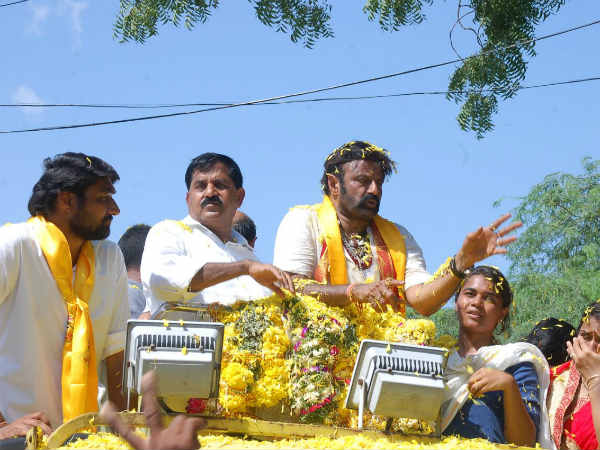 వీడియోలు, ఫోటోలు వచ్చాయి