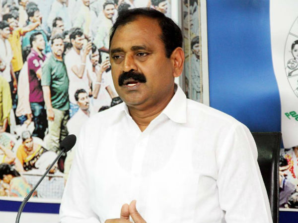 Chandrababu gives Rs. 10 crores to Congress candidate Chandrababu gives Rs. 10 crores to Congress candidate