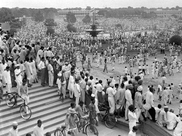 Birth Of Indias Freedom: How Major Newspapers Headlined Independence 70 Years ago Birth Of Indias Freedom: How Major Newspapers Headlined Independence 70 Years ago