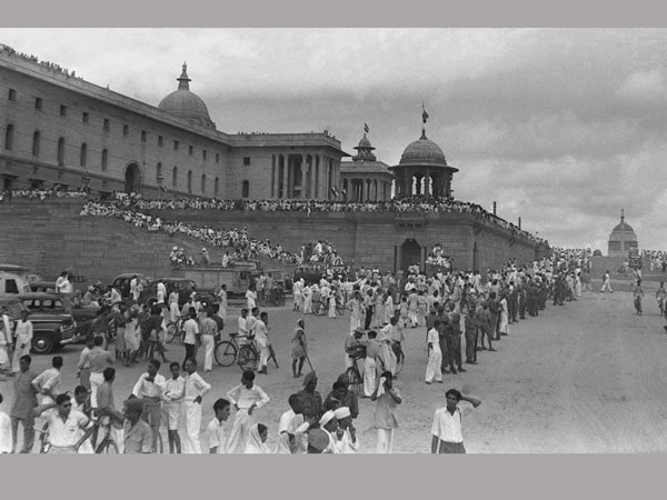 Birth Of Indias Freedom: How Major Newspapers Headlined Independence 70 Years ago Birth Of Indias Freedom: How Major Newspapers Headlined Independence 70 Years ago