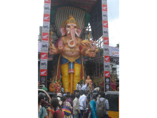 Governor couple worshipped at khairatabad ganesh Governor couple worshipped at khairatabad ganesh