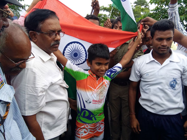 10 years old boy began his skating feat at Guntur 10 years old boy began his skating feat at Guntur