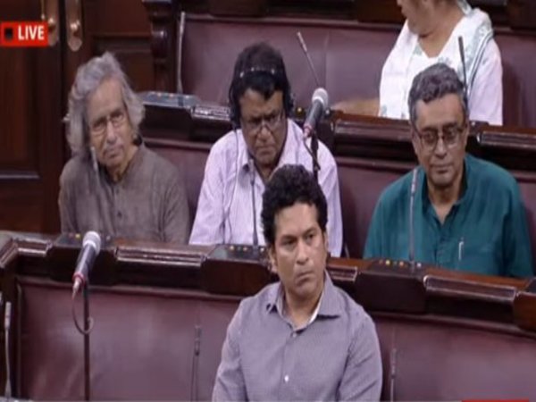 Sachin Tendulkar opens account, finally attends Rajya Sabha Sachin Tendulkar opens account, finally attends Rajya Sabha