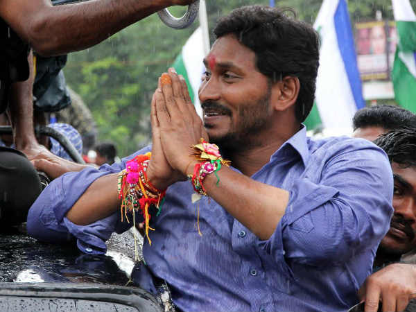 ఎలా స్పందించాలో తెలియని స్థితి: