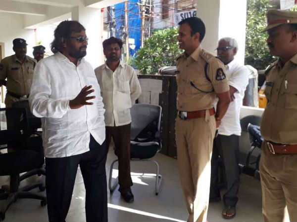 ఇంట్లో చెప్పకుండా పరార్..