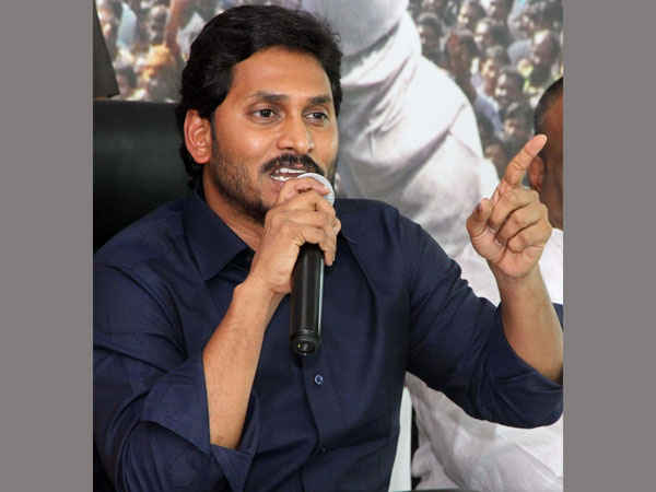 గౌతమ్ రెడ్డి వ్యాఖ్యలపై సీరియస్, సస్పెన్షన్