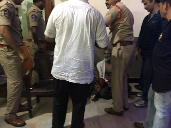 ఎంజీ రోడ్డులో ప్రెస్ మీట్: