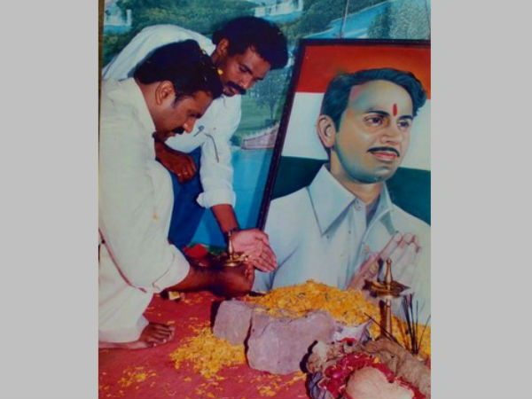 నీ స్థాయికి తగ్గట్లు ఉండు: