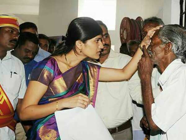 Tamil Nadu Salem Collector Rohini today acts as teacher Tamil Nadu Salem Collector Rohini today acts as teacher