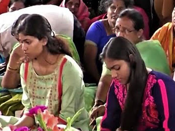ఇద్దరు కూతుళ్లు..