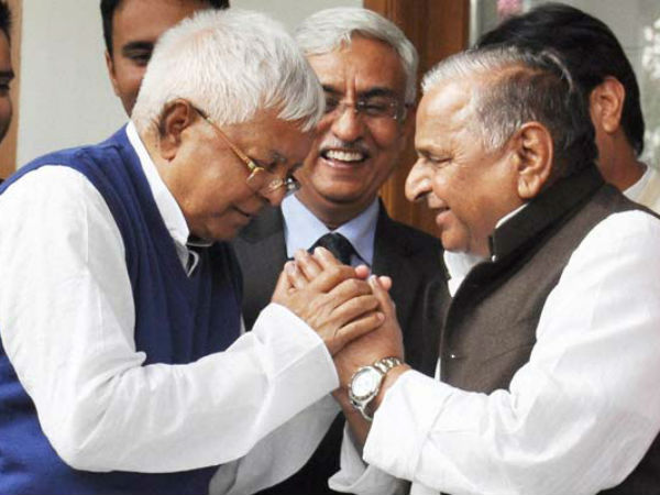 Mulayam Singh, Lalu, Sharad Yadav plan to join hands for a new front Mulayam Singh, Lalu, Sharad Yadav plan to join hands for a new front