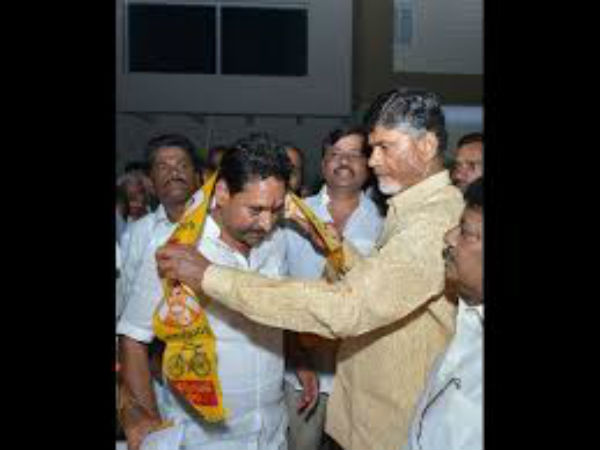అనుచరులతో కిషోర్కుమార్ రెడ్డి సమావేశాలు