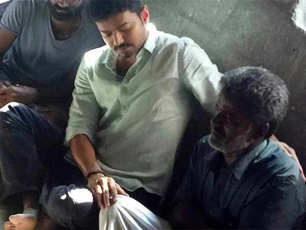 Actor Vijay visits Anithas father and brother at Their residence Kuzhumur consolation Actor Vijay visits Anithas father and brother at Their residence Kuzhumur consolation