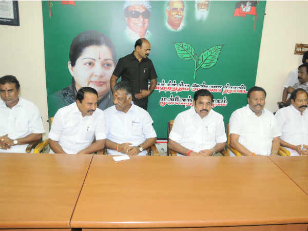 దినకరన్ ప్లాన్ తో హైకోర్టుకు