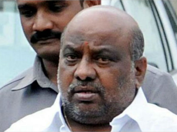 సమితిలో సభ్యుడు కావాలంటే గ్రామం నివాసం ఉండాల్సిందే