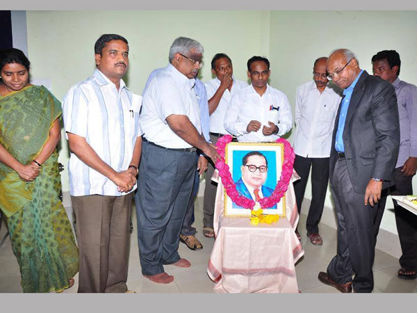 అప్పటి కమిటీలో సభ్యులు: