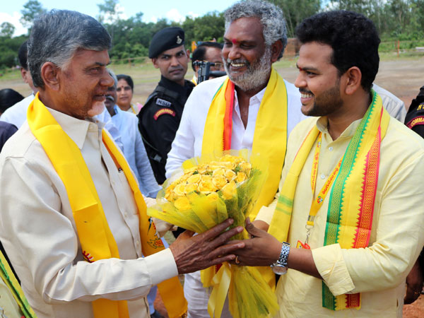 ప్రతి ఇంటికి వెళ్తా