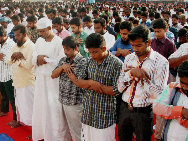 A woman member participate in Bakrid prayer Outrage in Karnataka A woman member participate in Bakrid prayer Outrage in Karnataka