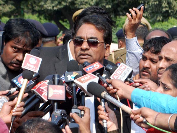 నేను పార్టీ మారను, పాత మిత్రులను కలిసేందుకు వచ్చా