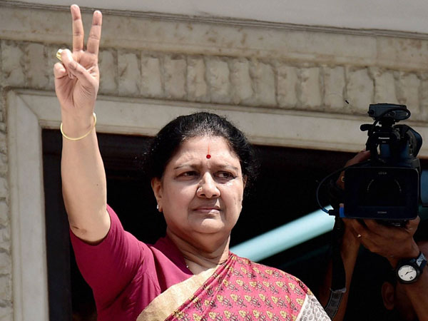 24 మంది విఐపిలు కలిశారు