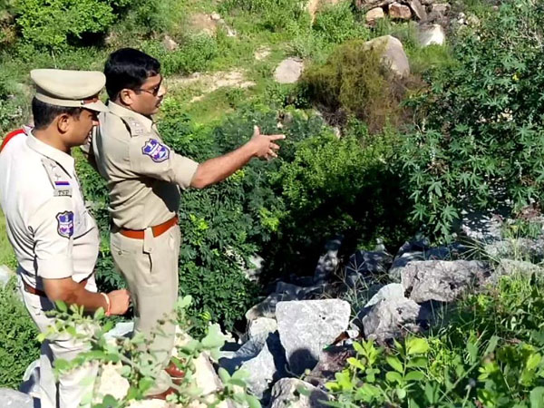 సోషల్ మీడియా ప్రభావంతో అపరిచితులతో పరిచయం