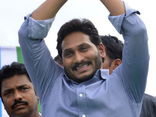 నేతల అసంతృప్తి, గుడ్డిగా నమ్ముతున్నాడని?: