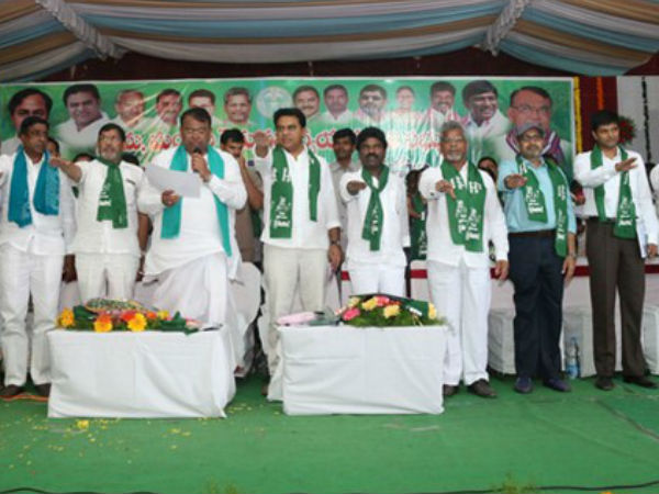ఎమ్మెల్యే యాదయ్య కాళ్లు పట్టుకున్న ఉపసర్పంచ్