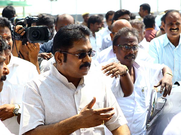 అమ్మ మెడపట్టి గెంటేశారు గుర్తుందా !