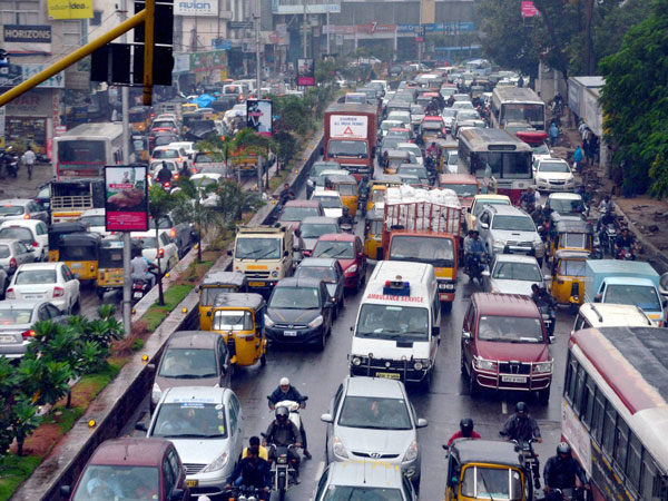 Karnataka CM Siddaramaiah Faces Traffic Jam in Bengaluru Karnataka CM Siddaramaiah Faces Traffic Jam in Bengaluru