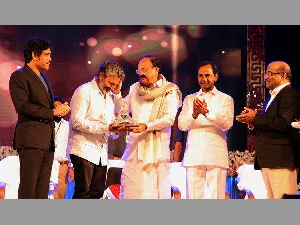 కెసిఆర్కు ప్రశంస