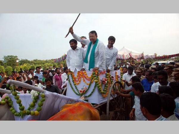 ఇన్ చార్జి మంత్రులకు ఇలా ఒత్తిళ్ల పొత్తిళ్లు..