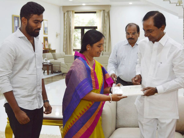 కెసిఆర్కూ ఆహ్వానం