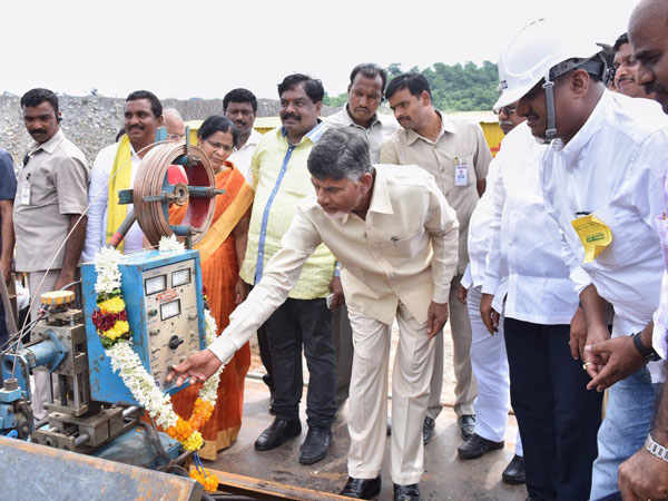 నిర్వాసితులకు న్యాయం.. వారిపై కఠిన చర్యలు
