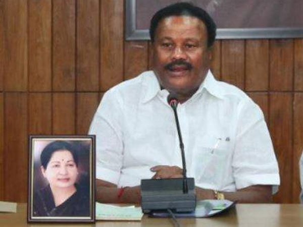 క్షమించాలని వేడుకొన్న మంత్రి శ్రీనివాసన్