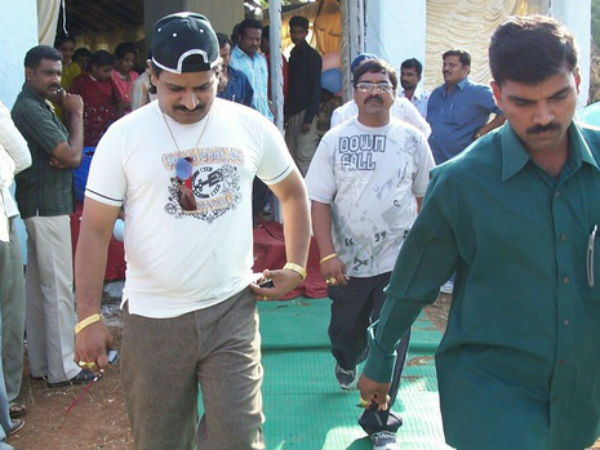 97 ఆస్తులపై ఐటీ శాఖ ఆరా