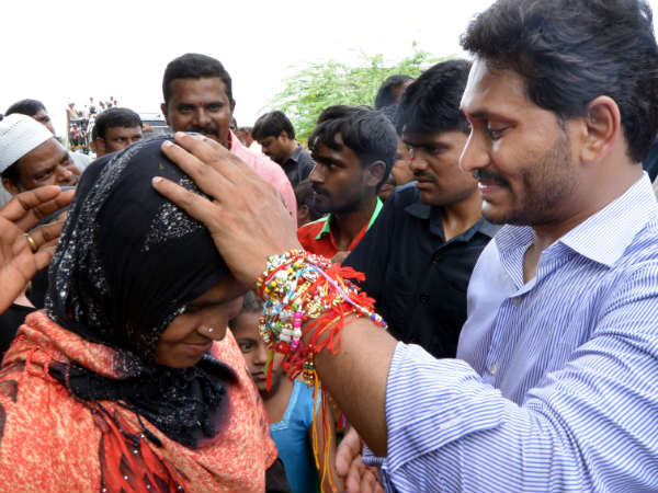 వైసిపి జిమ్మిక్కు, టిడిపి పన్నాగం?