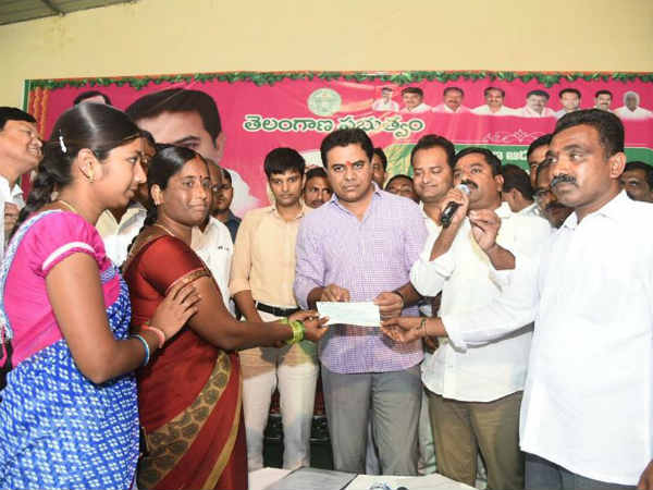 చీర ఉత్పత్తికి రూ.112, ప్రింటింగ్ ప్లస్ రవాణాకు రూ.64