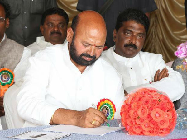 అక్రమంగా ముత్తిరెడ్డి: