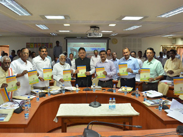ఎంపీలతో సమీక్ష