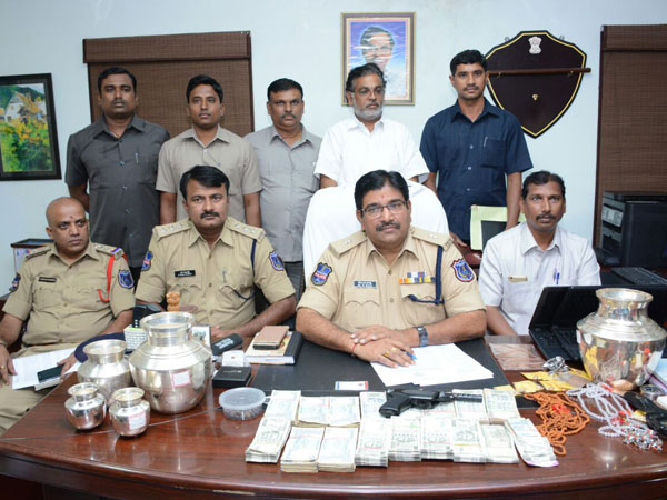 ఎవరీ లక్ష్మీ నరసింహాచార్యులు?: