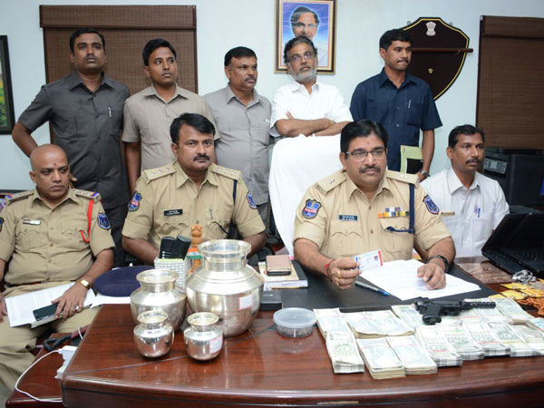 పలు బ్రాంచ్లు: