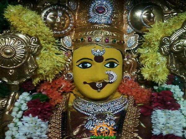 దుర్గమ్మకు ముక్కుపుడక