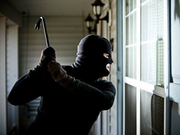 Theives burgles the house and kills a man Theives burgles the house and kills a man