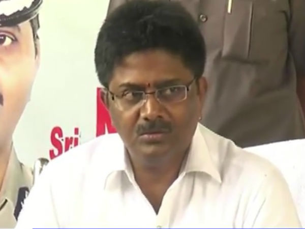AP DGP Sambasiva Rao Escaped from a Road Accident at Tanuku AP DGP Sambasiva Rao Escaped from a Road Accident at Tanuku