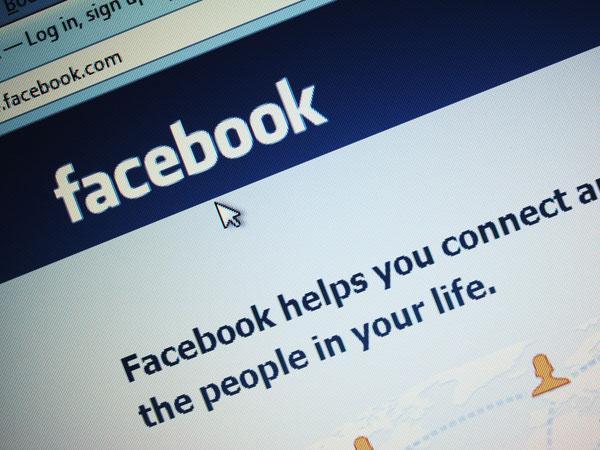 Husband uploaded wedding photo to Facebook before 'killing his wife then himself in murder-suicide' Husband uploaded wedding photo to Facebook before 'killing his wife then himself in murder-suicide'