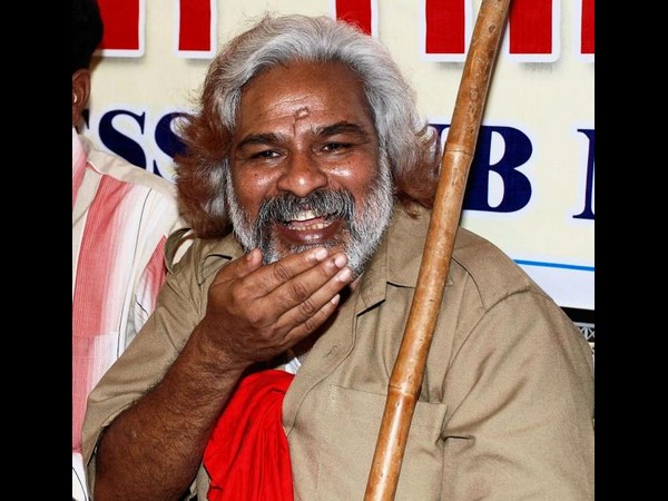 Gaddar in adilabad lashes out at governemnt Gaddar in adilabad lashes out at governemnt